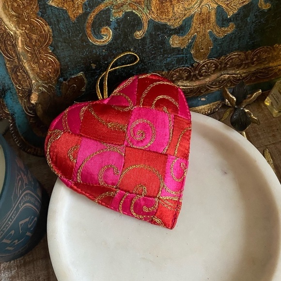 vintage quilt style heart Christmas ornament or pin cushion - Picture 2 of 5